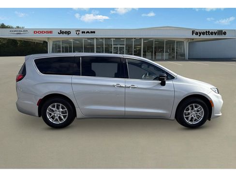 New 2026 Chrysler Pacifica Select FWD image 2