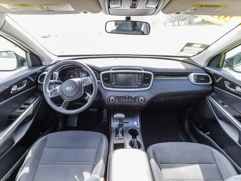 Used 2019 Kia Sorento FWD image 16