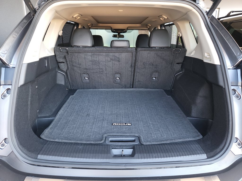 Used 2023 Nissan Rogue SV w/ SV Premium B Package FWD image 14