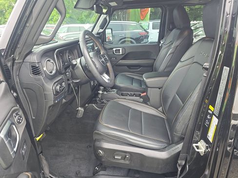 Used 2024 Jeep Wrangler Unlimited Sahara w/ Technology Group AWD/4WD image 21