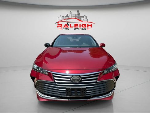 Used 2019 Toyota Avalon XLE w/ Moonroof Package image 12
