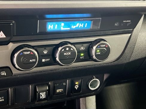 Used 2021 Toyota Tacoma TRD Off-Road image 27