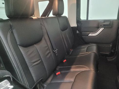Used 2016 Jeep Wrangler Unlimited Rubicon AWD/4WD image 19
