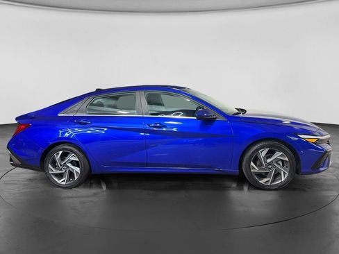 Used 2024 Hyundai Elantra SEL w/ Convenience Package FWD image 5