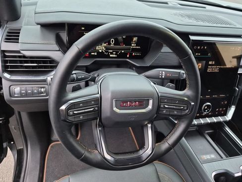 Used 2025 GMC Acadia AT4 AWD/4WD image 11