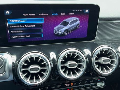 Used 2021 Mercedes-Benz GLB 250 4MATIC w/ Premium Package image 27