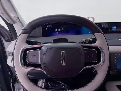 New 2026 Lincoln Navigator Reserve AWD/4WD image 12