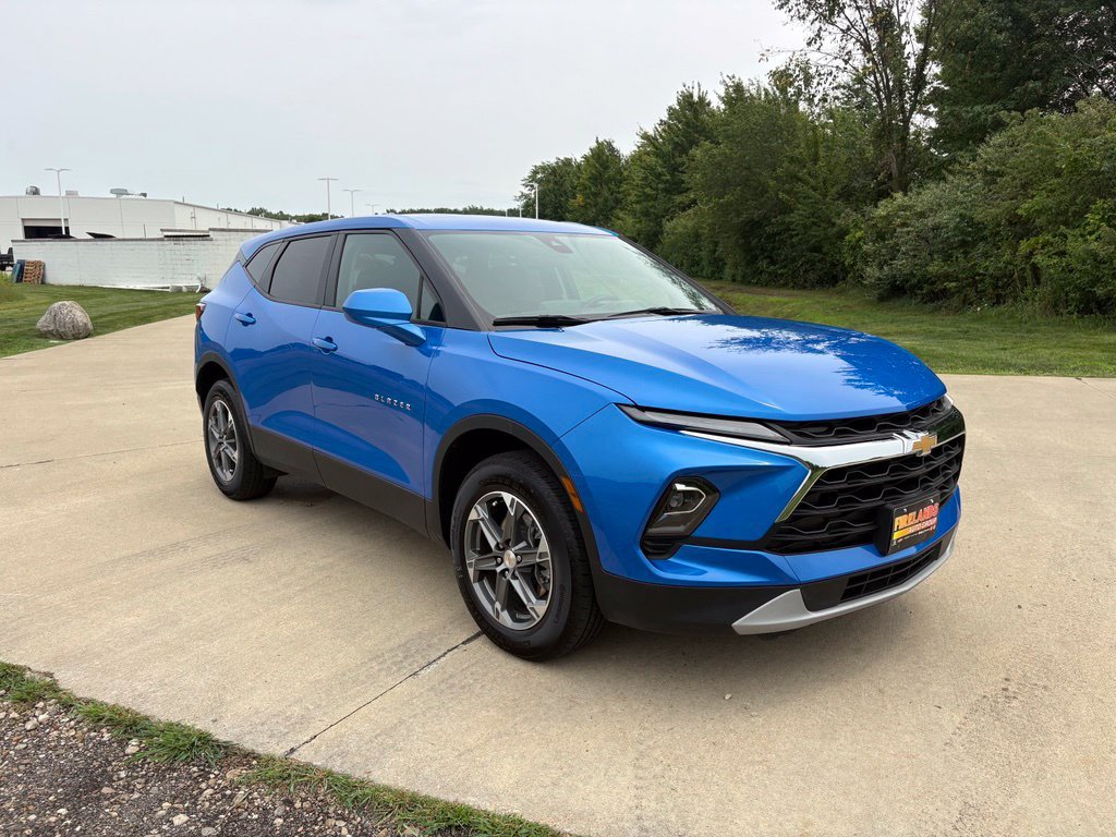 Used 2025 Chevrolet Blazer LT FWD image 11
