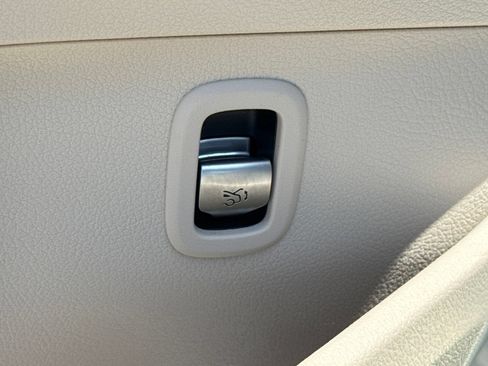 Used 2024 Mercedes-Benz C 300 Sedan image 25
