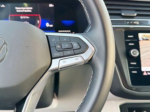 Used 2022 Volkswagen Tiguan SE image 37