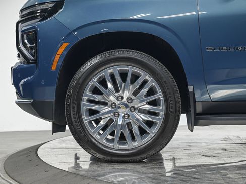 Used 2026 Chevrolet Suburban High Country w/ Sun And Tow Package AWD/4WD image 3