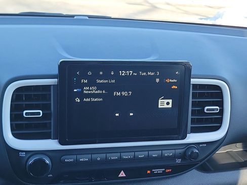 Certified 2023 Hyundai Venue Limited image 16