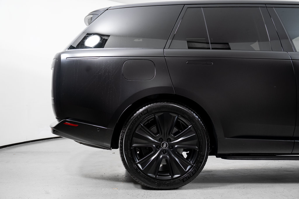 Used 2025 Land Rover Range Rover Autobiography AWD/4WD image 6