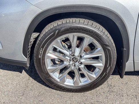 Used 2021 Toyota Highlander Limited AWD/4WD image 12