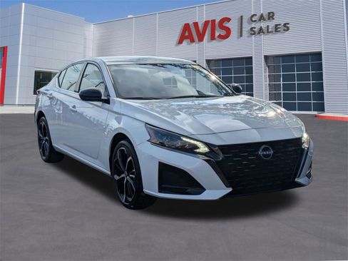 Used 2025 Nissan Altima 2.5 SR image 3