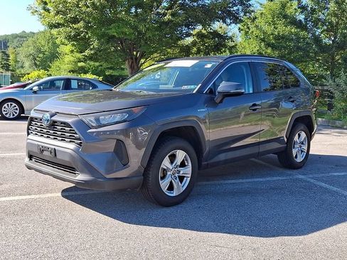 Certified 2021 Toyota RAV4 LE AWD/4WD image 3