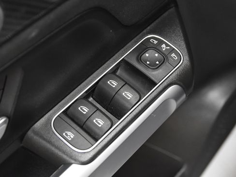 Used 2023 Mercedes-Benz GLB 250 image 17