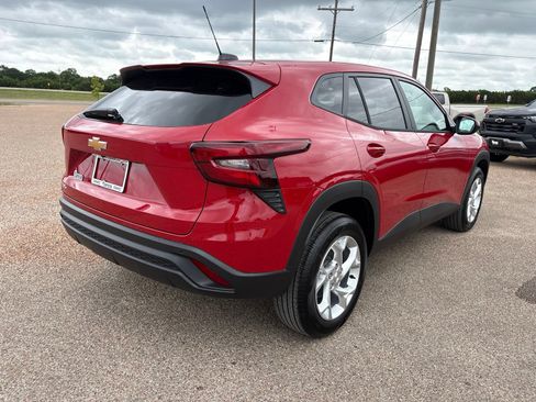 New 2026 Chevrolet Trax LS w/ LS Convenience Package FWD image 6