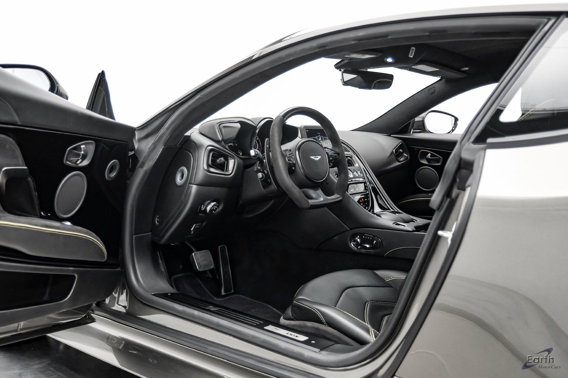 Used 2019 Aston Martin DBS Superleggera RWD image 39