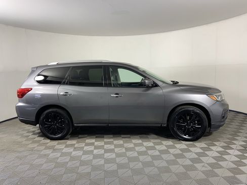 Used 2019 Nissan Pathfinder SL image 2