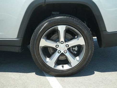 Used 2023 Jeep Grand Cherokee L Limited w/ Luxury Tech Group II AWD/4WD image 46