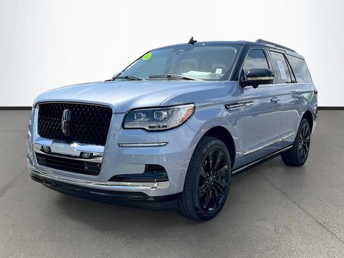Used 2023 Lincoln Navigator Black Label AWD/4WD image 3
