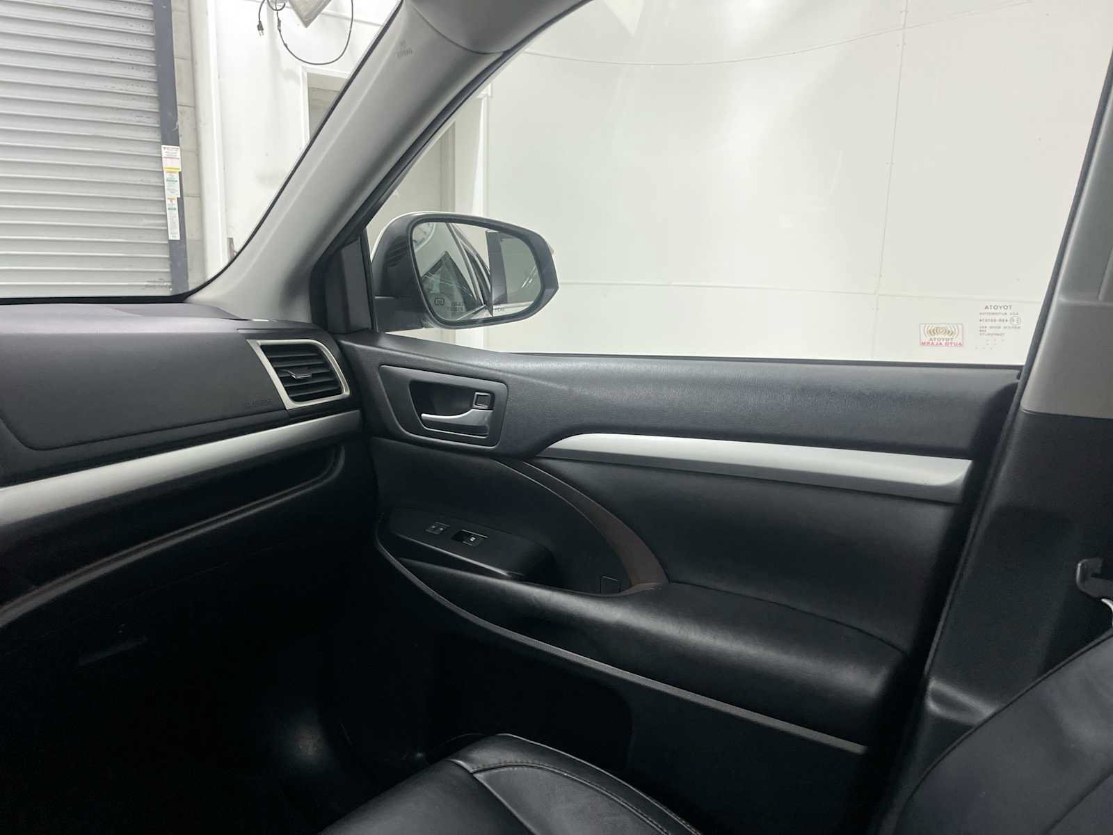 Used 2017 Toyota Highlander XLE AWD/4WD image 11