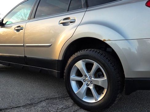 Used 2014 Subaru Outback 2.5i Limited image 9