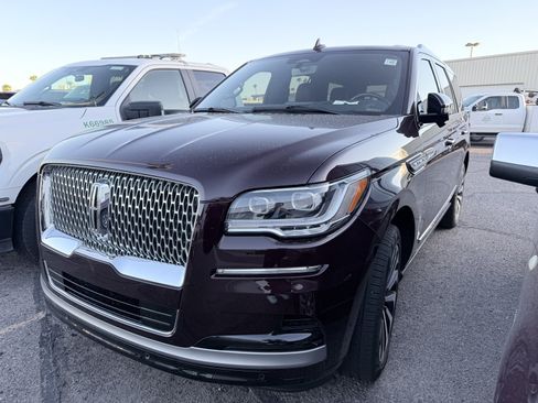 Used 2024 Lincoln Navigator Reserve AWD/4WD image 2