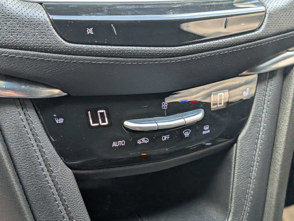 Used 2022 Cadillac XT6 Luxury FWD image 21