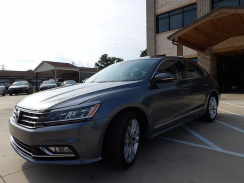 Used 2017 Volkswagen Passat 1.8T SEL Premium FWD image 9