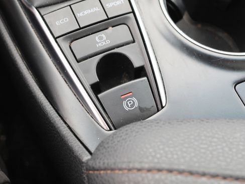 Used 2018 Toyota Camry XLE image 28