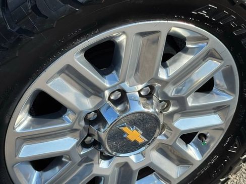 Used 2024 Chevrolet Silverado 2500 High Country w/ Technology Package AWD/4WD image 13