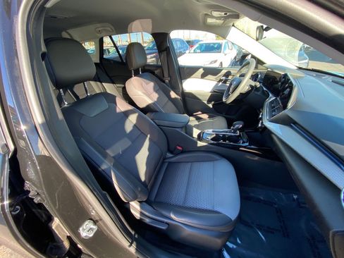 Used 2025 Chevrolet Trax LT image 27