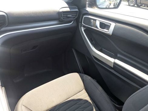 Used 2021 Ford Explorer XLT RWD image 17