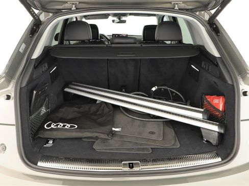 Used 2024 Audi Q5 e Premium w/ Convenience Package image 29