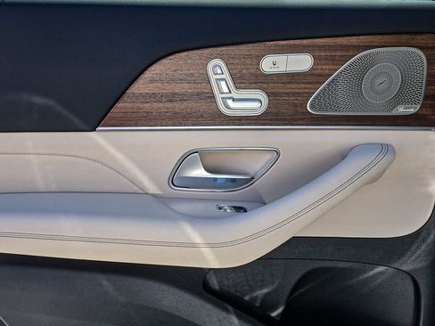 New 2026 Mercedes-Benz GLS 450 4MATIC image 32