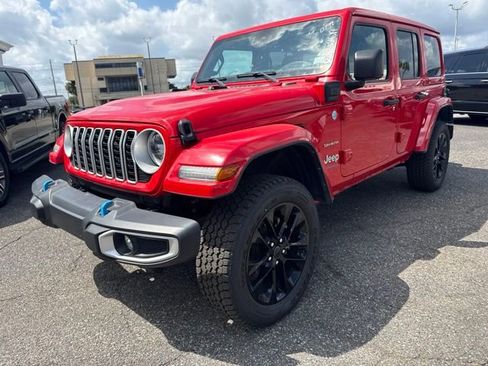 Used 2024 Jeep Wrangler Unlimited Sahara AWD/4WD image 3