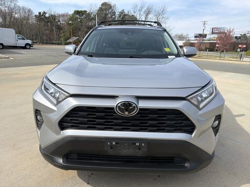 Used 2021 Toyota RAV4 XLE Premium image 3