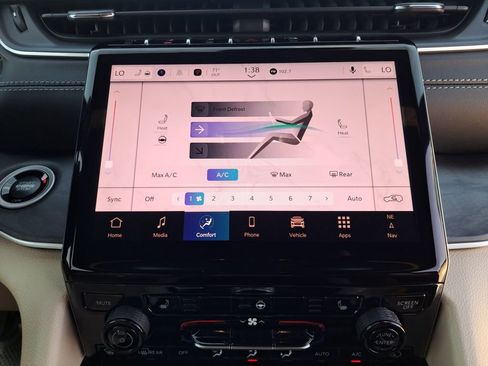 New 2025 Jeep Grand Cherokee Limited image 4