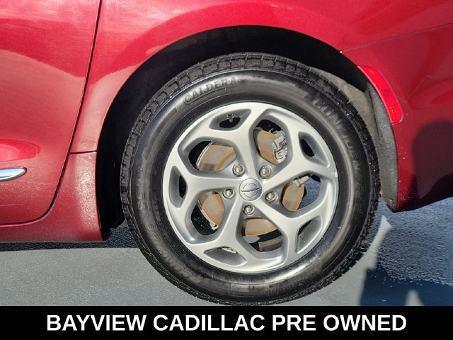 Used 2023 Chrysler Pacifica Limited FWD image 12