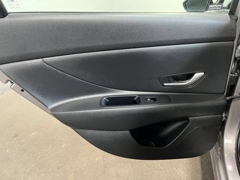 Used 2024 Hyundai Elantra SEL FWD image 16