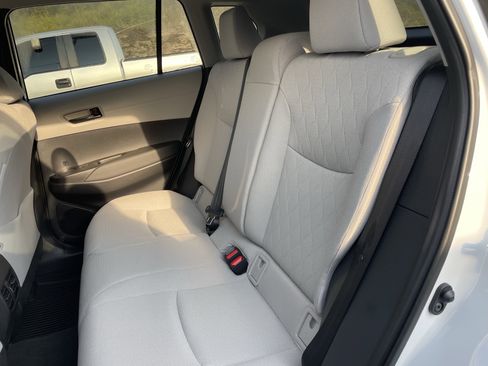 Used 2025 Toyota Corolla Cross LE image 18