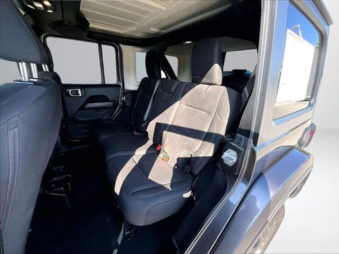 Used 2019 Jeep Wrangler Unlimited Sahara w/ Uconnect 4C Nav & Sound Group AWD/4WD image 27