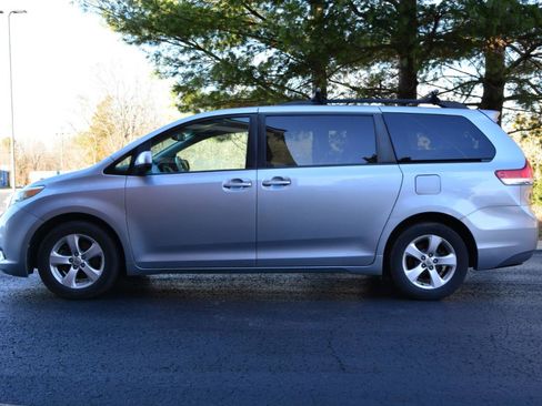 Used 2013 Toyota Sienna LE w/ Towing Pkg image 8