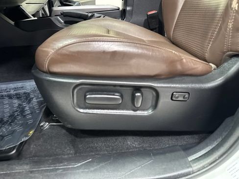Used 2020 Toyota Tacoma Limited AWD/4WD image 9