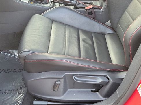 Used 2019 Volkswagen GTI SE image 14