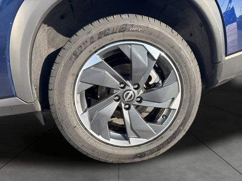 Used 2025 Nissan Rogue SV image 39