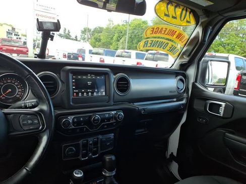 Certified 2022 Jeep Gladiator Sport AWD/4WD image 20