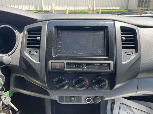 Used 2014 Toyota Tacoma PreRunner w/ Convenience Package RWD image 20